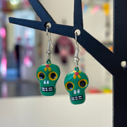 Boucles d'oreilles en argile "têtes de mort vertes"