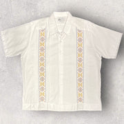 Chemise guayabera brodée marron