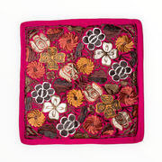 Kissenbezug mit Blumenstickerei