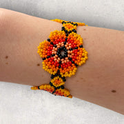 Armband mit drei Blumen