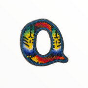 Lettre "Q" avec aimant art Wixárika (Huichol) petit